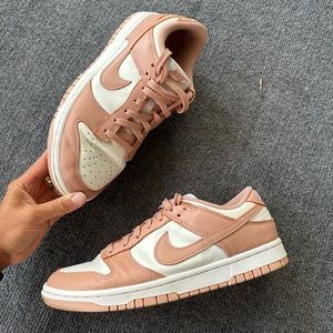 Women's Nike White Rose Dunk Lows 🌹